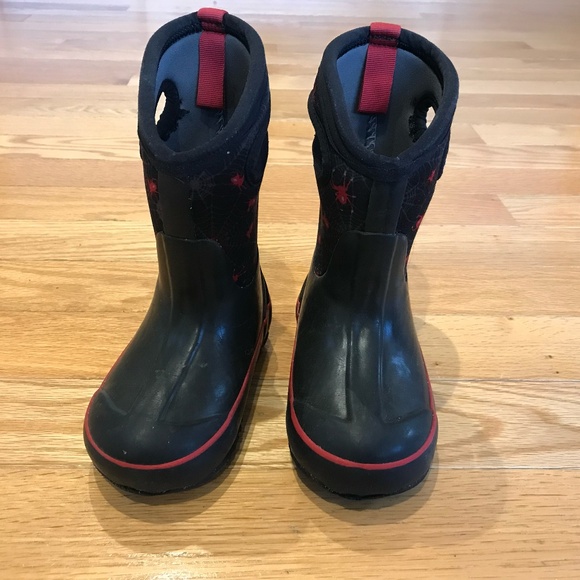 Bogs Classic waterproof, insulated boots, toddler size 9 - Picture 3 of 6